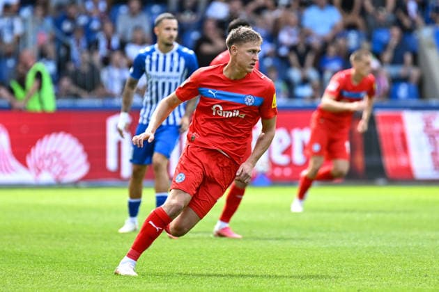 Fußball I Herren I Saison 2026-2027 I 2. Bundesliga I 3. Spieltag I 1. FC Magdeburg - Holstein Kiel I 30.08.2026 Phil Harres (19, Holstein Kiel) Freisteller, Nahaufnahme, Porträt, Portrait, Einzelfoto, Einzelbild, Körper Magdeburg Avnet Arena (Heinz-Krügel-Platz 1) Sachsen-Anhalt Deutschland *** Soccer I Men s I 2026–2027 Season I 2. Bundesliga I Matchday 3 I 1. FC Magdeburg vs. Holstein Kiel I August 30, 2026, Phil Harres, 19, Holstein Kiel, cutout, close-up, portrait, individual photo, single image, body, Magdeburg, Avnet Arena, Heinz Krügel Platz 1, Saxony-Anhalt, Germany Copyright: xLobeca InesxHähnelx