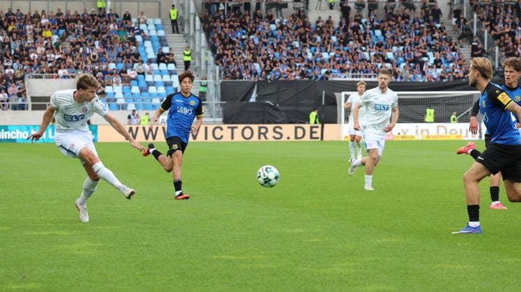 30.08.2026, xrekx, Fussball 3.Liga, 1.FC Saarbruecken - Hansa Rostock v.l. Florian Bohnert (FC Hansa Rostock) Saarbruecken