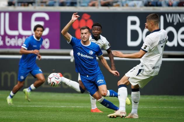 Gent s Laszlo Benes and Club s Nicolo Tresoldi fight for the ball during a soccer match between KAA Gent and Club Brugge, Sunday 30 August 2026 in Gent, on day 4 of the 2026-2027 Jupiler Pro League first division of the Belgian championship. KURTxDESPLENTER  x184736174x