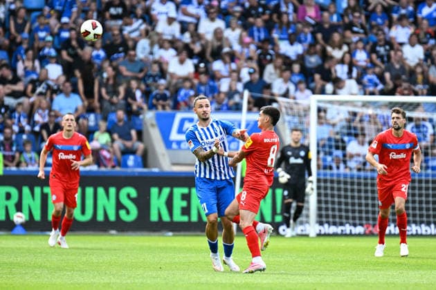 Fußball I Herren I Saison 2026-2027 I 2. Bundesliga I 3. Spieltag I 1. FC Magdeburg - Holstein Kiel I 30.08.2026 Zweikampf Falko Michel (21, 1. FC Magdeburg) und Guillermo Balzi (8, Holstein Kiel) Magdeburg Avnet Arena (Heinz-Krügel-Platz 1) Sachsen-Anhalt Deutschland *** Soccer I Men s I 2026–2027 Season I 2. Bundesliga I Matchday 3 I 1. FC Magdeburg vs. Holstein Kiel I August 30, 2026: Tackle by Falko Michel (21), 1 FC Magdeburg’s Falko Michel (21) and Holstein Kiel’s Guillermo Balzi (8) at the Magdeburg Avnet Arena, Heinz Krügel Field, No. 1, Saxony-Anhalt, Germany Copyright: xLobeca InesxHähnelx