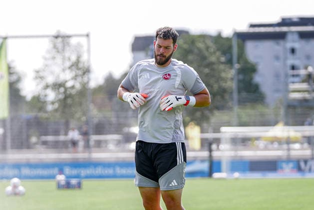 Deutschland: Fussball Saison 2026 2027 , Google Pixel Frauen-Bundesliga , 2. Spieltag , Eintracht Frankfurt Frauen vs. 1. FC Nürnberg Frauen - Stadion am Brentanobad (Frankfurt am Main) : Melvin Wulff (Torwarttrainer, 1. FC Nürnberg Frauen) Mimik, Gesichtsausdruck, Emotion, Aufwärmen Frankfurt am Main Stadion am Brentanobad Deutschland Germany *** Germany Soccer Season 2026–2027, Google Pixel Women s Bundesliga, Matchday 2, Eintracht Frankfurt Women vs. 1. FC Nürnberg Women, Stadion am Brentanobad, Frankfurt am Main, Melvin Wulff, goalkeeper coach, 1. FC Nürnberg Women, facial expressions, emotions, warm-up, Frankfurt am Main, Stadion am Brentanobad, Germany Copyright: xBennetxLongx