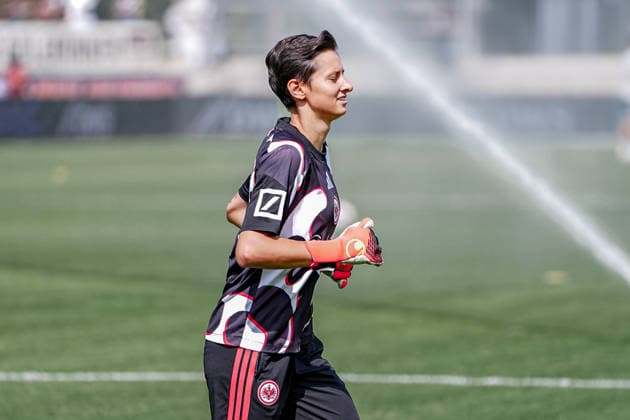 Deutschland: Fussball Saison 2026 2027 , Google Pixel Frauen-Bundesliga , 2. Spieltag , Eintracht Frankfurt Frauen vs. 1. FC Nürnberg Frauen - Stadion am Brentanobad (Frankfurt am Main) : Lina Altenburg (Eintracht Frankfurt Frauen, 12) Aufwärmen, Mimik, Gesichtsausdruck, Emotion Frankfurt am Main Stadion am Brentanobad Deutschland Germany *** Germany Soccer Season 2026–2027, Google Pixel Women s Bundesliga, Matchday 2, Eintracht Frankfurt Women vs. 1. FC Nuremberg Women, Stadion am Brentanobad, Frankfurt am Main, Lina Altenburg, Eintracht Frankfurt Women, 12, Warming up, Facial expressions, Emotion, Frankfurt am Main, Stadion am Brentanobad, Germany Copyright: xBennetxLongx
