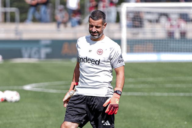 Deutschland: Fussball Saison 2026 2027 , Google Pixel Frauen-Bundesliga , 2. Spieltag , Eintracht Frankfurt Frauen vs. 1. FC Nürnberg Frauen - Stadion am Brentanobad (Frankfurt am Main) : Dennis Tiano (Torwarttrainer, Eintracht Frankfurt Frauen) Mimik, Gesichtsausdruck, Emotion, Aufwärmen Frankfurt am Main Stadion am Brentanobad Deutschland Germany *** Germany Soccer Season 2026–2027, Google Pixel Women s Bundesliga, Matchday 2, Eintracht Frankfurt Women vs. 1. FC Nürnberg Women, Stadion am Brentanobad, Frankfurt am Main, Dennis Tiano, goalkeeper coach, Eintracht Frankfurt Women, facial expressions, emotions, warm-up, Frankfurt am Main, Stadion am Brentanobad, Germany Copyright: xBennetxLongx