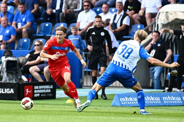 Fußball I Herren I Saison 2026-2027 I 2. Bundesliga I 3. Spieltag I 1. FC Magdeburg - Holstein Kiel I 30.08.2026 Zweikampf Jonas Torrissen Therkelsen (10, Holstein Kiel), Luka-Mikael Hyrylainen (38, 1. FC Magdeburg) Magdeburg Avnet Arena (Heinz-Krügel-Platz 1) Sachsen-Anhalt Deutschland *** Soccer I Men s I 2026–2027 Season I 2. Bundesliga I Matchday 3 I 1. FC Magdeburg vs. Holstein Kiel I August 30, 2026, Tackle between Jonas Torrissen and Therkelsen at the 10-minute mark, Holstein Kiel, Luka Mikael Hyrylainen 38, 1 FC Magdeburg, Magdeburg Avnet Arena, Heinz Krügel Field, 1, Saxony-Anhalt, Germany Copyright: xLobeca InesxHähnelx