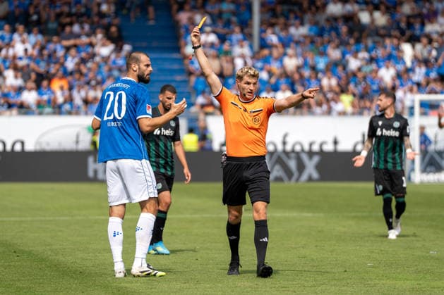 2. Bundesliga: SV Darmstadt 98 vs Hannover 96, Merck-Stadion am Böllenfalltor, 30.08.2026 Aleksandar VukotiÄ‡ (SV Darmstadt 98, 20) begeht ein Handspiel und wird anschließend vom Timo Gerach (Schiedsrichter) mit der Roten Karte des Feldes verwiesen. 2. Bundesliga: SV Darmstadt 98 vs Hannover 96, Merck-Stadion am Böllenfalltor, 30.08.2026 DFB DFL REGULATIONS PROHIBIT ANY USE OF PHOTOGRAPHS AS IMAGE SEQUENCES AND OR QUASI-VIDEO. *** 2. Bundesliga: SV Darmstadt 98 vs. Hannover 96, Merck Stadium at Böllenfalltor, August 30, 2026, Aleksandar Vukotic SV Darmstadt 98, No. 20 commits a handball and is subsequently sent off with a red card by referee Timo Gerach. 2. Bundesliga SV Darmstadt 98 vs. Hannover 96, Merck Stadium at Böllenfalltor, August 30, 2026 DFB and DFL regulations prohibit any use of photographs as image sequences and or quasi-video. Copyright: xBEAUTIFULxSPORTS Hillx