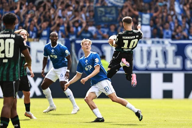 30.08.2026, xtvx, Fussball 2.Bundesliga, SV Darmstadt 98 - Hannover 96 v.l. Zweikampf, Duell, duel, tackle, compete d10< Marcel Hartel (Hannover 96) (DFL DFB REGULATIONS PROHIBIT ANY USE OF PHOTOGRAPHS as IMAGE SEQUENCES and or QUASI-VIDEO) Darmstadt *** August 30, 2026, xtvx, Soccer 2. Bundesliga, SV Darmstadt 98 vs. Hannover 96: One-on-one battle, duel, tackle, compete d10 Marcel Hartel Hannover 96 DFL DFB REGULATIONS PROHIBIT ANY USE OF PHOTOGRAPHS as IMAGE SEQUENCES and or QUASI-VIDEO Darmstadt