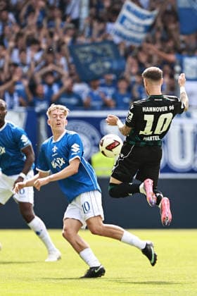 30.08.2026, xtvx, Fussball 2.Bundesliga, SV Darmstadt 98 - Hannover 96 v.l. Zweikampf, Duell, duel, tackle, compete d10< Marcel Hartel (Hannover 96) (DFL DFB REGULATIONS PROHIBIT ANY USE OF PHOTOGRAPHS as IMAGE SEQUENCES and or QUASI-VIDEO) Darmstadt *** August 30, 2026, xtvx, Soccer 2. Bundesliga, SV Darmstadt 98 vs. Hannover 96: One-on-one battle, duel, tackle, compete d10 Marcel Hartel Hannover 96 DFL DFB REGULATIONS PROHIBIT ANY USE OF PHOTOGRAPHS as IMAGE SEQUENCES and or QUASI-VIDEO Darmstadt