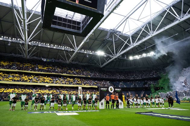 260830 Spelare ur Hammarby och AIK under lineup inför fotbollsmatchen i Allsvenskan mellan AIK och Hammarby den 30 augusti 2026 i Stockholm. Copyright: JESPERxZERMAN BB260830JZ009
