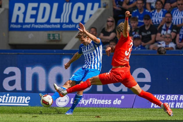 30.08.2026, xydrx, Fußball, 2. Fußball Bundesliga, 1.FC Magdeburg - Holstein Kiel, Saison 2026 2027, Avnet Arena: Alexander Nollenberger (1.FC Magdeburg, 17) im Zweikampf gegen Hiroki Sekine (Holstein Kiel, 32) DFB regulations prohibit any use of photographs as image sequences and or quasi-video. *** August 30, 2026, xydrx, Soccer, 2. Bundesliga, 1. FC Magdeburg vs. Holstein Kiel, 2026–2027 season, Avnet Arena, Alexander Nollenberger, 1 FC Magdeburg, No. 17 in a tackle against Hiroki Sekine of Holstein Kiel, No. 32. DFB regulations prohibit any use of photographs as image sequences and or quasi-video. Copyright: HMBxMedia YannisxDreimann