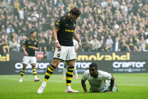 260830 AIKs HervÃ Matthys och Hammarbys Paulos Abraham under fotbollsmatchen i Allsvenskan mellan AIK och Hammarby den 30 augusti 2026 i Stockholm. Copyright: JESPERxZERMAN BB260830JZ011