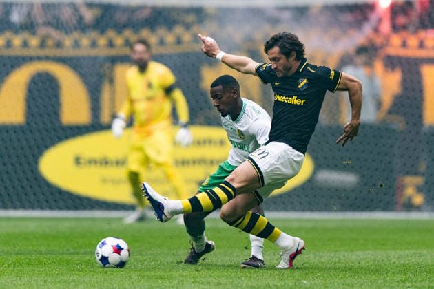 260830 Hammarbys Paulos Abraham och AIKs HervÃ Matthys under fotbollsmatchen i Allsvenskan mellan AIK och Hammarby den 30 augusti 2026 i Stockholm. Copyright: CAISAxRASMUSSEN BB260830CR015