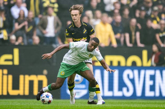 260830 AIKs Yannick Geiger och Hammarbys Paulos Abraham under fotbollsmatchen i Allsvenskan mellan AIK och Hammarby den 30 augusti 2026 i Stockholm. Copyright: JESPERxZERMAN BB260830JZ015