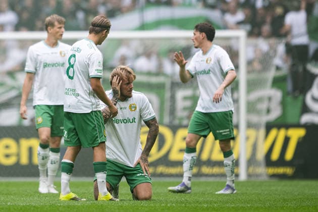 260830 Hammarbys Victor Eriksson har ont under fotbollsmatchen i Allsvenskan mellan AIK och Hammarby den 30 augusti 2026 i Stockholm. Copyright: JESPERxZERMAN BB260830JZ016