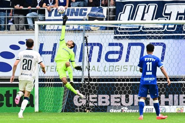 KAA Gent v Club Brugge - Jupiler Pro League GENT, BELGIUM - AUGUST 30 : Roef Davy goalkeeper of KAA Gent in action during the Jupiler Pro League match between KAA Gent and Club Brugge on August 30, 2026 in Gent, Belgium, 30 08 2026 Gent Belgium  Copyright: xPeterxDexVoechtx