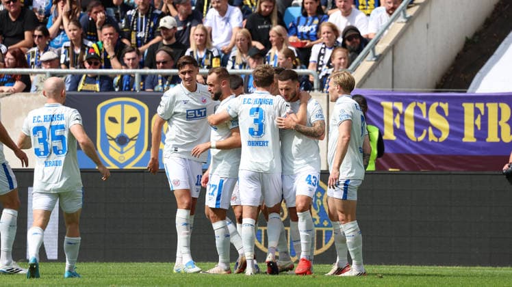 30.08.2026, xrekx, Fussball 3.Liga, 1.FC Saarbruecken - Hansa Rostock v.l. Torjubel nach dem Tor zum celebrating the goal celebrate 0:1 durch Leon Dajaku (FC Hansa Rostock) Saarbruecken