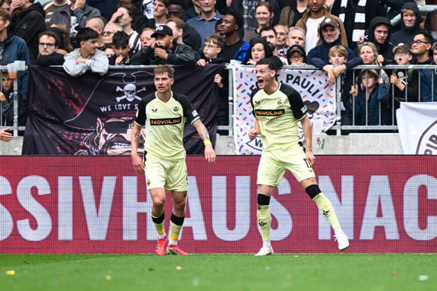 2. Bundesliga - FC St. Pauli - 1. FC Kaiserslautern am 30.08.2026 im Millerntor-Stadion in Hamburg Jubel, Torjubel, Torschuetze, Torschütze Erencan YardÄ±mcÄ± (Kaiserslautern) jubelt nach seine Tor zum 0:1 mit Mergim Berisha (Kaiserslautern) *** 2. Bundesliga: FC St. Pauli 1, FC Kaiserslautern on August 30, 2026, at Millerntor Stadium in Hamburg—celebrations, goal celebrations, Goal scorers, goal scorer Erencan Yardimci; Kaiserslautern celebrates after his goal to make it 0–1 with Mergim Berisha; Kaiserslautern MT