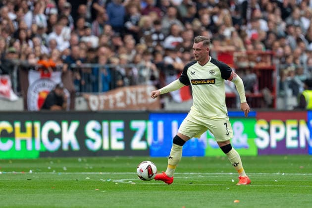 Marlon Ritter (1. FC Kaiserslautern, 07) am Ball, GER, FC St. Pauli vs. 1. FC Kaiserslautern, Fussball, 2. Bundesliga, Spieltag 3, Saison 2026 2027, 30.08.2026 DFL REGULATIONS PROHIBIT ANY USE OF PHOTOGRAPHS AS IMAGE SEQUENCES AND OR QUASI-VIDEO GER, FC St. Pauli vs. 1. FC Kaiserslautern, Fussball, 2. Bundesliga, Spieltag 3, Saison 2026 2027, 30.08.2026 Hamburg *** Marlon Ritter, 1 FC Kaiserslautern, 07 on the ball, GER, FC St. Pauli vs. 1 FC Kaiserslautern, soccer, 2. Bundesliga, Matchday 3, 2026–2027 season, August 30, 2026 DFL regulations prohibit any use of photographs as image sequences and or quasi-video GER, FC St. Pauli vs. 1 FC Kaiserslautern, Soccer, 2. Bundesliga, Matchday 3, 2026–2027 Season, August 30, 2026, Hamburg Copyright: xEibner-Pressefoto MaxxVincenx EP_MVN