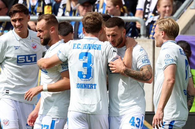 30.08.2026, xrekx, Fussball 3.Liga, 1.FC Saarbruecken - Hansa Rostock v.l. Torjubel nach dem Tor zum celebrating the goal celebrate 0:1 durch Leon Dajaku (FC Hansa Rostock) Saarbruecken