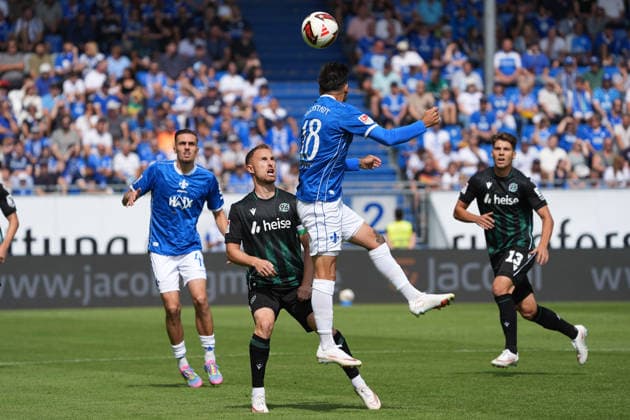 Raoul Petretta (SV Darmstadt 98) klärt per Kopfball - 30.08.2026 2. Bundesliga, Saison 26 27: SV Darmstadt 98 vs. Hannover 96, Stadion am Boellenfalltor, 3. Spieltag, emonline, emspor, *** Raoul Petretta of SV Darmstadt 98 clears the ball with a header on August 30, 2026, 2. Bundesliga, Season 26–27, SV Darmstadt 98 vs. Hannover 96, Stadion am Boellenfalltor, Matchday 3, emonline, emspor,
