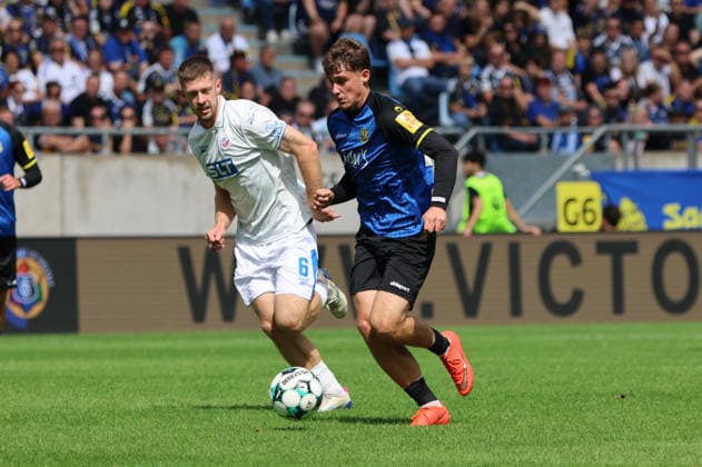 30.08.2026, Fussball, Herren, 3. Liga, Saison 2026 2027, 1. FC Saarbrücken - FC Hansa Rostock, Alexander Staff (1. FC Saarbrücken), Jonas Dirkner (Hansa Rostock) Saarbrücken Ludwigsparkstadion Saarland Deutschland (DEU) Copyright: xSebastianxBachx