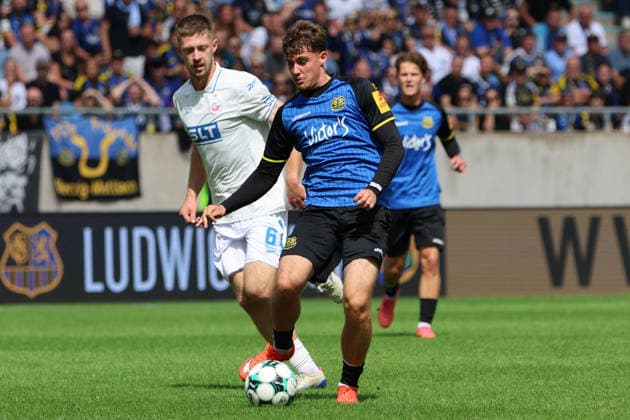 30.08.2026, Fussball, Herren, 3. Liga, Saison 2026 2027, 1. FC Saarbrücken - FC Hansa Rostock, Alexander Staff (1. FC Saarbrücken), Jonas Dirkner (Hansa Rostock) Saarbrücken Ludwigsparkstadion Saarland Deutschland (DEU) Copyright: xSebastianxBachx