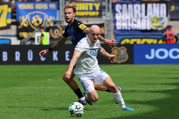 30.08.2026, Fussball, Herren, 3. Liga, Saison 2026 2027, 1. FC Saarbrücken - FC Hansa Rostock, Niko Bretschneider (1. FC Saarbrücken), Maximilian Krauß (Hansa Rostock) Saarbrücken Ludwigsparkstadion Saarland Deutschland (DEU) Copyright: xSebastianxBachx