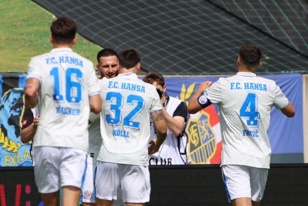 30.08.2026, Fussball, Herren, 3. Liga, Saison 2026 2027, 1. FC Saarbrücken - FC Hansa Rostock, Torjubel zum 0:1, Torschütze: Leon Dajaku (Hansa Rostock) Saarbrücken Ludwigsparkstadion Saarland Deutschland (DEU) Copyright: xSebastianxBachx