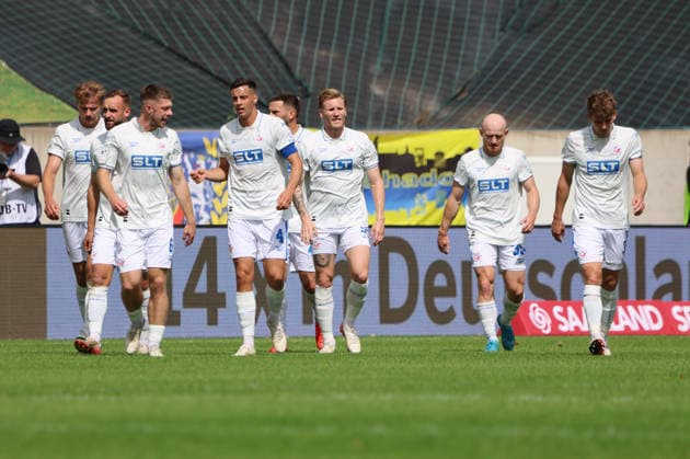 30.08.2026, Fussball, Herren, 3. Liga, Saison 2026 2027, 1. FC Saarbrücken - FC Hansa Rostock, Torjubel zum 0:1, Torschütze: Leon Dajaku (Hansa Rostock) Saarbrücken Ludwigsparkstadion Saarland Deutschland (DEU) Copyright: xSebastianxBachx