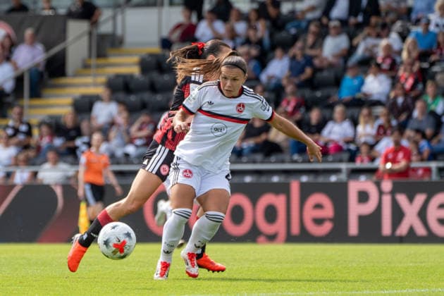30.08.2026, xhfmx, Fussball Google Pixel Frauen-Bundesliga, Eintracht Frankfurt - 1.FC Nürnberg v.l. Hayley Raso (Eintracht Frankfurt, 16) und Alexsandra Lobanova (1.FC Nürnberg, 4) im Zweikampf Frankfurt am Main *** August 30, 2026, xhfmx, Soccer Google Pixel Women s Bundesliga, Eintracht Frankfurt vs. 1 FC Nürnberg: Hayley Raso (Eintracht Frankfurt, No. 16) and Alexsandra Lobanova (1 FC Nürnberg, No. 4) in a tackle in Frankfurt am Main