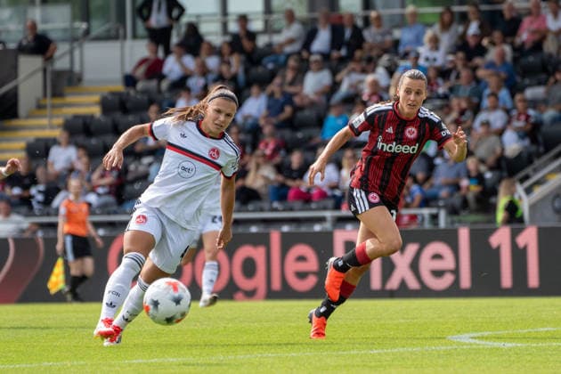30.08.2026, xhfmx, Fussball Google Pixel Frauen-Bundesliga, Eintracht Frankfurt - 1.FC Nürnberg v.l. Alexsandra Lobanova (1.FC Nürnberg, 4) und Hayley Raso (Eintracht Frankfurt, 16) im Laufduell Frankfurt am Main *** August 30, 2026, xhfmx, Soccer Google Pixel Women s Bundesliga, Eintracht Frankfurt vs. 1. FC Nürnberg: Alexsandra Lobanova (1. FC Nürnberg), 4, and Hayley Raso (Eintracht Frankfurt), 16, in a footrace in Frankfurt am Main