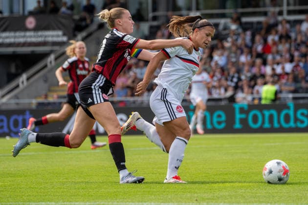 30.08.2026, xhfmx, Fussball Google Pixel Frauen-Bundesliga, Eintracht Frankfurt - 1.FC Nürnberg v.l. Laura Freigang (Eintracht Frankfurt, 10) und Alexsandra Lobanova (1.FC Nürnberg, 4) im Laufduell Frankfurt am Main *** August 30, 2026, xhfmx, Soccer, Google Pixel, Women s Bundesliga, Eintracht Frankfurt vs. 1. FC Nürnberg: Laura Freigang (Eintracht Frankfurt, 10) and Alexsandra Lobanova (1. FC Nürnberg, 4) in a footrace in Frankfurt am Main