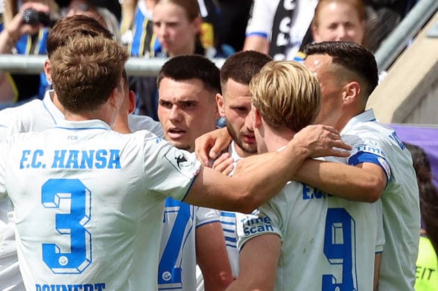 30.08.2026, xrekx, Fussball 3.Liga, 1.FC Saarbruecken - Hansa Rostock v.l. Torjubel nach dem Tor zum celebrating the goal celebrate 0:1 durch Leon Dajaku (FC Hansa Rostock) Saarbruecken