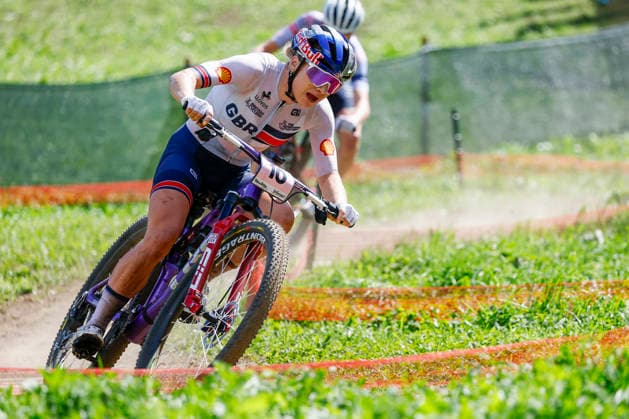 TRENTO, ITALY - AUGUST 30: Evie Richards from Great Britain in action during the Uci Mountainbike World Championship, WM, Weltmeisterschaft - Women Elite Cross-County World Championships at Val di Sole on August 30, 2026 in Trento, Italy. Trento Val di Sole Trento Italy Copyright: xJustPictures.ch FrancescoxMinghettix jp-en-EuSpIm-JP6_FRM_UCIWC_GRLXCO_30Aug_000236
