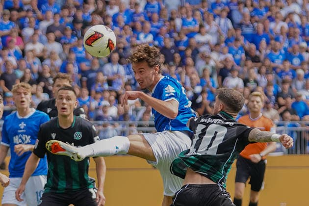 Deutschland: Fußball 2. Bundesliga 2026 2027, 3. Spieltag - SV Darmstadt 98 vs Hannover 96 Merck-Stadion am Böllenfalltor (Darmstadt): Milan Smit (SVD, 36) mit dem Kopfball *** Germany Soccer 2. Bundesliga 2026–2027, Matchday 3: SV Darmstadt 98 vs. Hannover 96 at Merck Stadion am Böllenfalltor in Darmstadt; Milan Smit (SVD), 36, scores with a header Copyright: xTobiasxWentzellx
