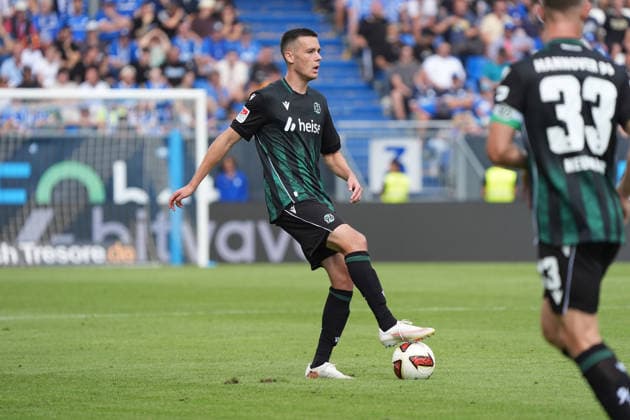 Bastian Allgeier (Hannover 96) - 30.08.2026 2. Bundesliga, Saison 26 27: SV Darmstadt 98 vs. Hannover 96, Stadion am Boellenfalltor, 3. Spieltag, emonline, emspor, *** Bastian Allgeier Hannover 96 30 08 2026 2. Bundesliga, Season 26-27 SV Darmstadt 98 vs. Hannover 96, Stadion am Böllenfalltor, Matchday 3, emonline, emspor,