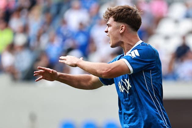30.08.2026, xtvx, Fussball 2.Bundesliga, SV Darmstadt 98 - Hannover 96 v.l. Noah Weisshaupt (SV Darmstadt 98) gibt Anweisungen, gestikuliert, mit den Armen gestikulieren gives instructions, gesticulates (DFL DFB REGULATIONS PROHIBIT ANY USE OF PHOTOGRAPHS as IMAGE SEQUENCES and or QUASI-VIDEO) Darmstadt *** August 30, 2026, xtvx, Soccer 2. Bundesliga, SV Darmstadt 98 vs. Hannover 96, Noah Weisshaupt of SV Darmstadt 98 gives instructions, gesticulates with his arms, gesticulates DFL DFB REGULATIONS PROHIBIT ANY USE OF PHOTOGRAPHS as IMAGE SEQUENCES and or QUASI-VIDEO Darmstadt