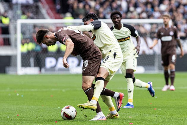 2. Fußball Bundesliga: FC St. Pauli - 1. FC Kaiserslautern; 30.08.2026 Branimir Hrgota (FC St. Pauli, 10), Semih Sahin (1. FC Kaiserslautern, 8) 2. Fußball Bundesliga 3.Spieltag: FC St. Pauli - 1. FC Kaiserslautern; Millerntor-Stadion, Hamburg, St. Pauli; 30.08.2026 DFL regulations prohibit any use of photographs as image sequences and or quasi video. *** 2 Bundesliga FC St. Pauli 1 FC Kaiserslautern August 30, 2026 Branimir Hrgota FC St. Pauli, 10, Semih Sahin 1 FC Kaiserslautern, 8 2 German Bundesliga, Matchday 3: FC St. Pauli 1 FC Kaiserslautern, Millerntor Stadium, Hamburg, St. Pauli, August 30, 2026. DFL regulations prohibit any use of photographs as image sequences and or quasi-video content. Copyright: xBEAUTIFULxSPORTS Buriakovx