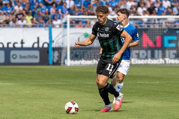 2. Bundesliga: SV Darmstadt 98 vs Hannover 96, Merck-Stadion am Böllenfalltor, 30.08.2026 Am Ball Benedikt Pichler (Hannover 96, 11) 2. Bundesliga: SV Darmstadt 98 vs Hannover 96, Merck-Stadion am Böllenfalltor, 30.08.2026 DFB DFL REGULATIONS PROHIBIT ANY USE OF PHOTOGRAPHS AS IMAGE SEQUENCES AND OR QUASI-VIDEO. *** 2. Bundesliga: SV Darmstadt 98 vs. Hannover 96, Merck Stadium at Böllenfalltor, August 30, 2026. Benedikt Pichler of Hannover 96 in possession. 11. 2. Bundesliga: SV Darmstadt 98 vs. Hannover 96, Merck Stadium at Böllenfalltor, August 30, 2026 DFB and DFL regulations prohibit any use of photographs as image sequences and or quasi-video. Copyright: xBEAUTIFULxSPORTS Hillx