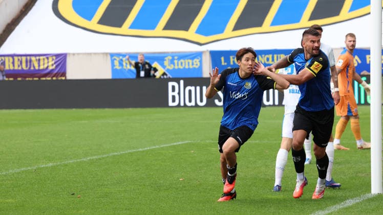30.08.2026, xrekx, Fussball 3.Liga, 1.FC Saarbruecken - Hansa Rostock v.l. Torjubel nach dem Tor zum celebrating the goal celebrate 1:1 durch Seung-joon Lee (1.FC Saarbruecken) mit Kai Brünker Bruenker(1.FC Saarbruecken) Saarbruecken