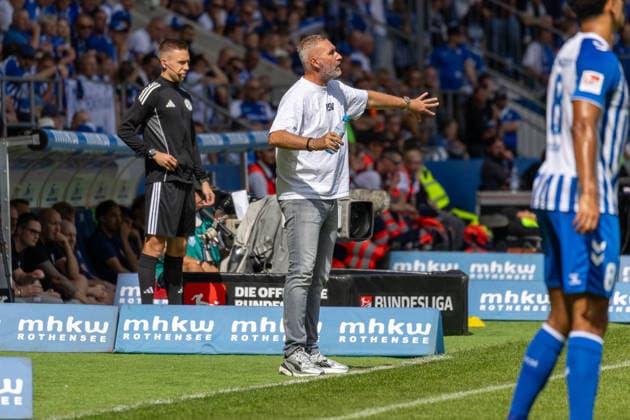 Deutschland: 2.Bundesliga, Saison 2026 2027, 30.08.2026, 3. Spieltag, 1.FC Magdeburg vs Holstein Kiel, Avnet Arena : Tim Walter (Cheftrainer Holstein Kiel) Geste, Gestik, Emotion *** Germany 2. Bundesliga, 2026–2027 Season, August 30, 2026, Matchday 3, 1. FC Magdeburg vs. Holstein Kiel, Avnet Arena; Tim Walter, Head Coach of Holstein Kiel: Gestures, Body Language, Emotion Copyright: xMichellexLukax