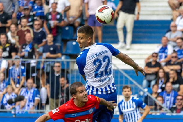 Deutschland: 2.Bundesliga, Saison 2026 2027, 30.08.2026, 3. Spieltag, 1.FC Magdeburg vs Holstein Kiel, Avnet Arena : Mateusz Zukowski (1.FC Magdeburg, 22) beim Kopfball *** Germany 2. Bundesliga, 2026–2027 Season, August 30, 2026, Matchday 3, 1. FC Magdeburg vs. Holstein Kiel, Avnet Arena, Mateusz Zukowski (1. FC Magdeburg), 22, on a header Copyright: xMichellexLukax