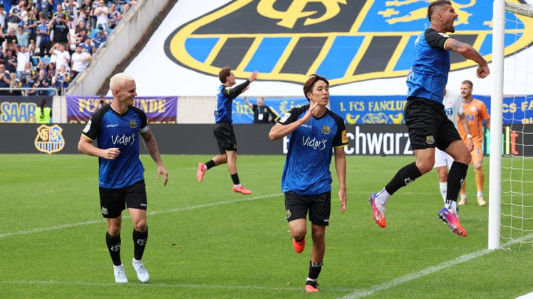 30.08.2026, xrekx, Fussball 3.Liga, 1.FC Saarbruecken - Hansa Rostock v.l. Torjubel nach dem Tor zum celebrating the goal celebrate 1:1 durch Seung-joon Lee (1.FC Saarbruecken) Florian Pick (1.FC Saarbruecken) Kai Brünker Bruenker(1.FC Saarbruecken) Saarbruecken