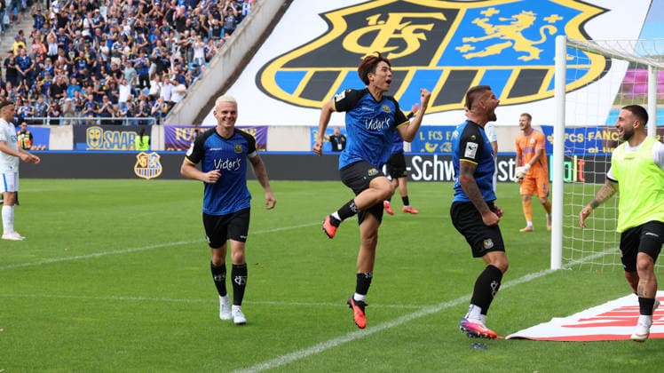 30.08.2026, xrekx, Fussball 3.Liga, 1.FC Saarbruecken - Hansa Rostock v.l. Torjubel nach dem Tor zum celebrating the goal celebrate 1:1 durch Seung-joon Lee (1.FC Saarbruecken) Saarbruecken