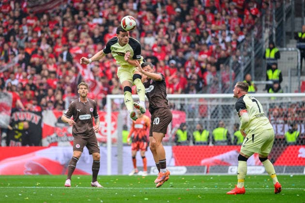 Fußball I Saison 2026-2027 I 2. Bundesliga I 3. Spieltag I FC St. Pauli - 1. FC Kaiserslautern I 30.08.2026 Erencan YardÄ±mcÄ± (17, 1. FC Kaiserslautern), Mathias Rasmussen (20, FC St. Pauli) Hamburg Millerntor-Stadion Hamburg Deutschland *** Soccer 2026–2027 Season 2. Bundesliga Matchday 3 FC St. Pauli vs. 1. FC Kaiserslautern August 30, 2026 Erencan Yardimci 17, 1 FC Kaiserslautern, Mathias Rasmussen 20, FC St. Pauli, Millerntor Stadium, Hamburg, Germany Copyright: xLobecax xHenningxRohlfsx