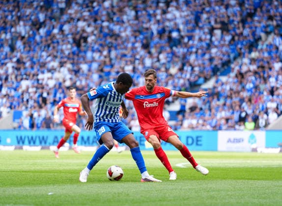 Pierre Nadjombe (1. FC Magdeburg, 28) im Zweikampf mit Jonas Meffert (Holstein Kiel, 28) GER, 1. FC Magdeburg vs Holstein Kiel, 2. Bundesliga, 3. Spieltag, Saison 2026-27, Avnet Arena, Magdeburg, 30.08.2026 DFL REGULATIONS PROHIBIT ANY USE OF PHOTOGRAPHS AS IMAGE SEQUENCES AND OR QUASI-VIDEO GER, 1. FC Magdeburg vs Holstein Kiel, 2. Bundesliga, 3. Spieltag, Saison 2026-27, 30.08.2026 Magdeburg *** Pierre Nadjombe, 1 FC Magdeburg, 28, in a tackle with Jonas Meffert, Holstein Kiel, 28, GER; 1 FC Magdeburg vs. Holstein Kiel, 2. Bundesliga, Matchday 3, 2026–27 season, Avnet Arena, Magdeburg, August 30, 2026 DFL regulations prohibit any use of photographs as image sequences and or quasi-video GER, 1 FC Magdeburg vs. Holstein Kiel, 2. Bundesliga, Matchday 3, 2026–27 season, August 30, 2026, Magdeburg Copyright: xEibner-Pressefoto ScottxColemanx EP_SCN
