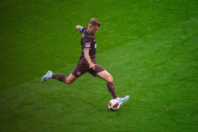Fußball I Saison 2026-2027 I 2. Bundesliga I 3. Spieltag I FC St. Pauli - 1. FC Kaiserslautern I 30.08.2026 David Nemeth (4, FC St. Pauli) Hamburg Millerntor-Stadion Hamburg Deutschland *** Soccer 2026–2027 Season 2. Bundesliga Matchday 3 FC St. Pauli 1, FC Kaiserslautern August 30, 2026 David Nemeth 4, FC St. Pauli, Millerntor Stadium, Hamburg, Germany Copyright: xLobecax xHenningxRohlfsx