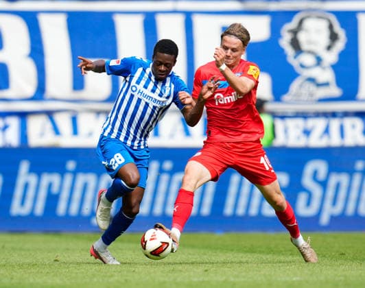 Pierre Nadjombe (1. FC Magdeburg, 28) im Zweikampf mit Jonas Therkelsen (Holstein Kiel, 10) GER, 1. FC Magdeburg vs Holstein Kiel, 2. Bundesliga, 3. Spieltag, Saison 2026-27, Avnet Arena, Magdeburg, 30.08.2026 DFL REGULATIONS PROHIBIT ANY USE OF PHOTOGRAPHS AS IMAGE SEQUENCES AND OR QUASI-VIDEO GER, 1. FC Magdeburg vs Holstein Kiel, 2. Bundesliga, 3. Spieltag, Saison 2026-27, 30.08.2026 Magdeburg *** Pierre Nadjombe, 1 FC Magdeburg, No. 28, in a tackle with Jonas Therkelsen, Holstein Kiel, No. 10, GER, 1 FC Magdeburg vs. Holstein Kiel, 2. Bundesliga, Matchday 3, 2026–27 season, Avnet Arena, Magdeburg, August 30, 2026 DFL regulations prohibit any use of photographs as image sequences and or quasi-video GER, 1 FC Magdeburg vs. Holstein Kiel, 2. Bundesliga, Matchday 3, 2026–27 season, August 30, 2026, Magdeburg Copyright: xEibner-Pressefoto ScottxColemanx EP_SCN