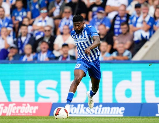 Moritz Kwarteng (1. FC Magdeburg, 10) am Ball. GER, 1. FC Magdeburg vs Holstein Kiel, 2. Bundesliga, 3. Spieltag, Saison 2026-27, Avnet Arena, Magdeburg, 30.08.2026 DFL REGULATIONS PROHIBIT ANY USE OF PHOTOGRAPHS AS IMAGE SEQUENCES AND OR QUASI-VIDEO GER, 1. FC Magdeburg vs Holstein Kiel, 2. Bundesliga, 3. Spieltag, Saison 2026-27, 30.08.2026 Magdeburg *** Moritz Kwarteng, 1 FC Magdeburg, 10 on the ball (GER), 1 FC Magdeburg vs. Holstein Kiel, 2. Bundesliga, Matchday 3, 2026–27 season, Avnet Arena, Magdeburg, August 30, 2026 DFL regulations prohibit any use of photographs as image sequences and or quasi-video GER, 1 FC Magdeburg vs. Holstein Kiel, 2. Bundesliga, Matchday 3, 2026–27 season, August 30, 2026, Magdeburg Copyright: xEibner-Pressefoto ScottxColemanx EP_SCN
