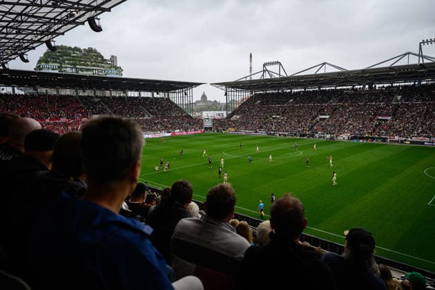 Fußball I Saison 2026-2027 I 2. Bundesliga I 3. Spieltag I FC St. Pauli - 1. FC Kaiserslautern I 30.08.2026 Das volle Millerntor-Stadion Hamburg Millerntor-Stadion Hamburg Deutschland *** Soccer 2026–2027 Season 2. Bundesliga Matchday 3 FC St. Pauli vs. FC Kaiserslautern August 30, 2026 A packed Millerntor Stadium in Hamburg, Germany Copyright: xLobecax xHenningxRohlfsx