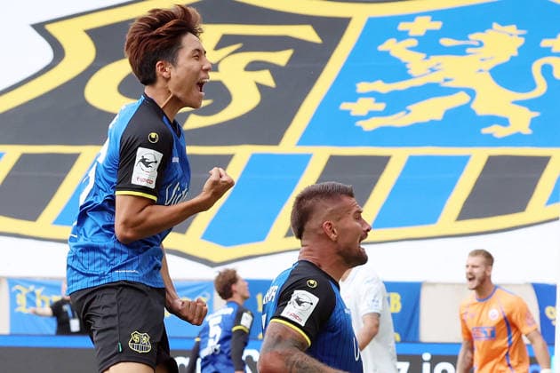 30.08.2026, xrekx, Fussball 3.Liga, 1.FC Saarbruecken - Hansa Rostock v.l. Torjubel nach dem Tor zum celebrating the goal celebrate 1:1 durch Seung-joon Lee (1.FC Saarbruecken) mit Kai Brünker Bruenker(1.FC Saarbruecken) Saarbruecken